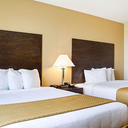 Quality Inn & Suites マイノット エクステリア 写真