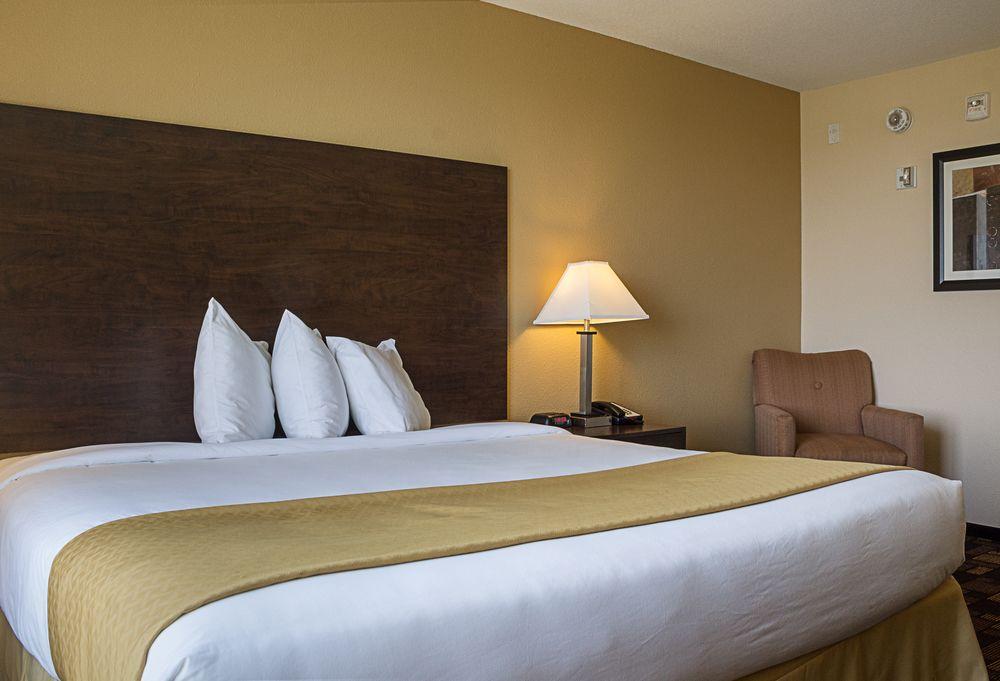 Quality Inn & Suites マイノット エクステリア 写真