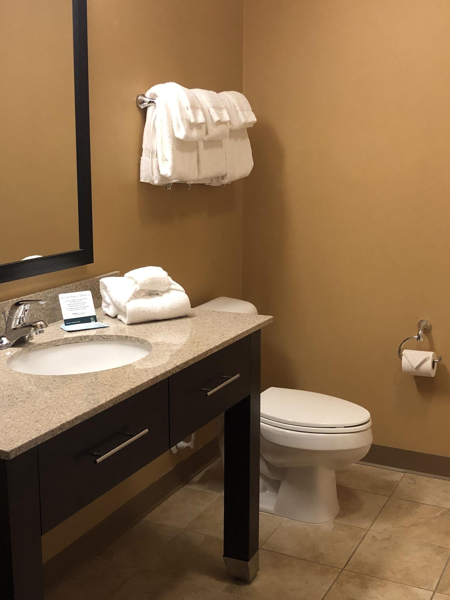 Quality Inn & Suites マイノット エクステリア 写真