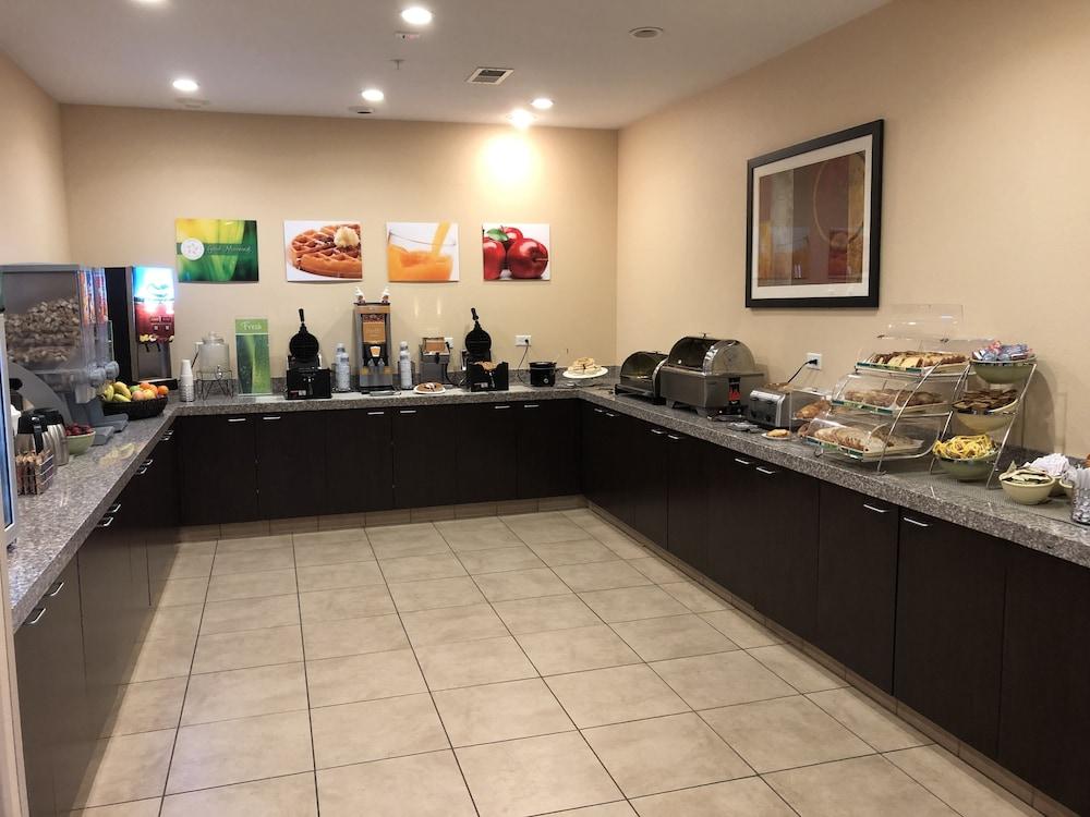 Quality Inn & Suites マイノット エクステリア 写真