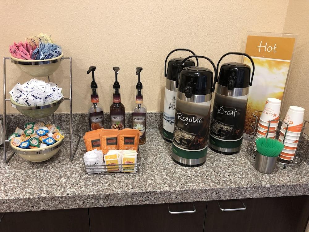 Quality Inn & Suites マイノット エクステリア 写真
