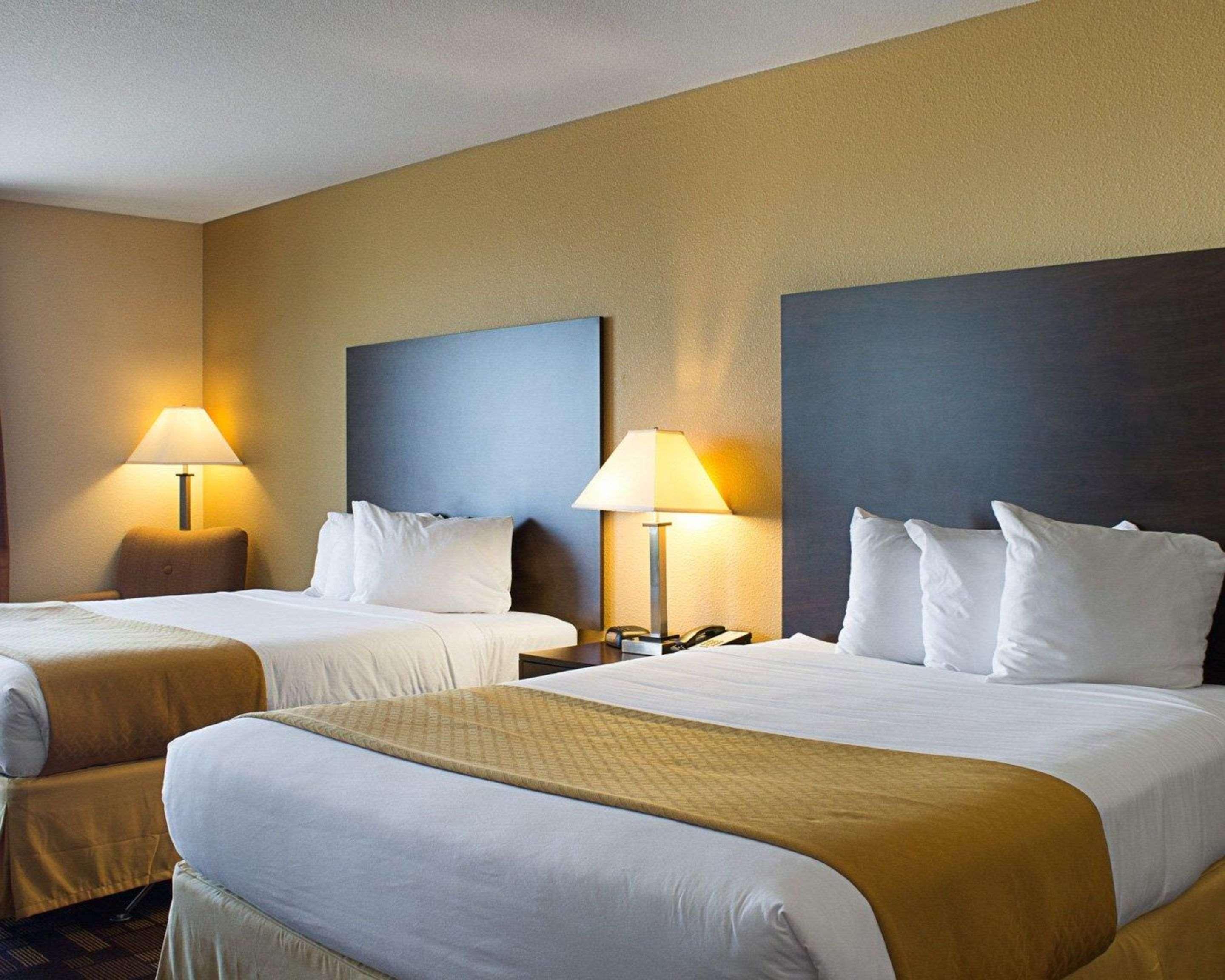 Quality Inn & Suites マイノット エクステリア 写真