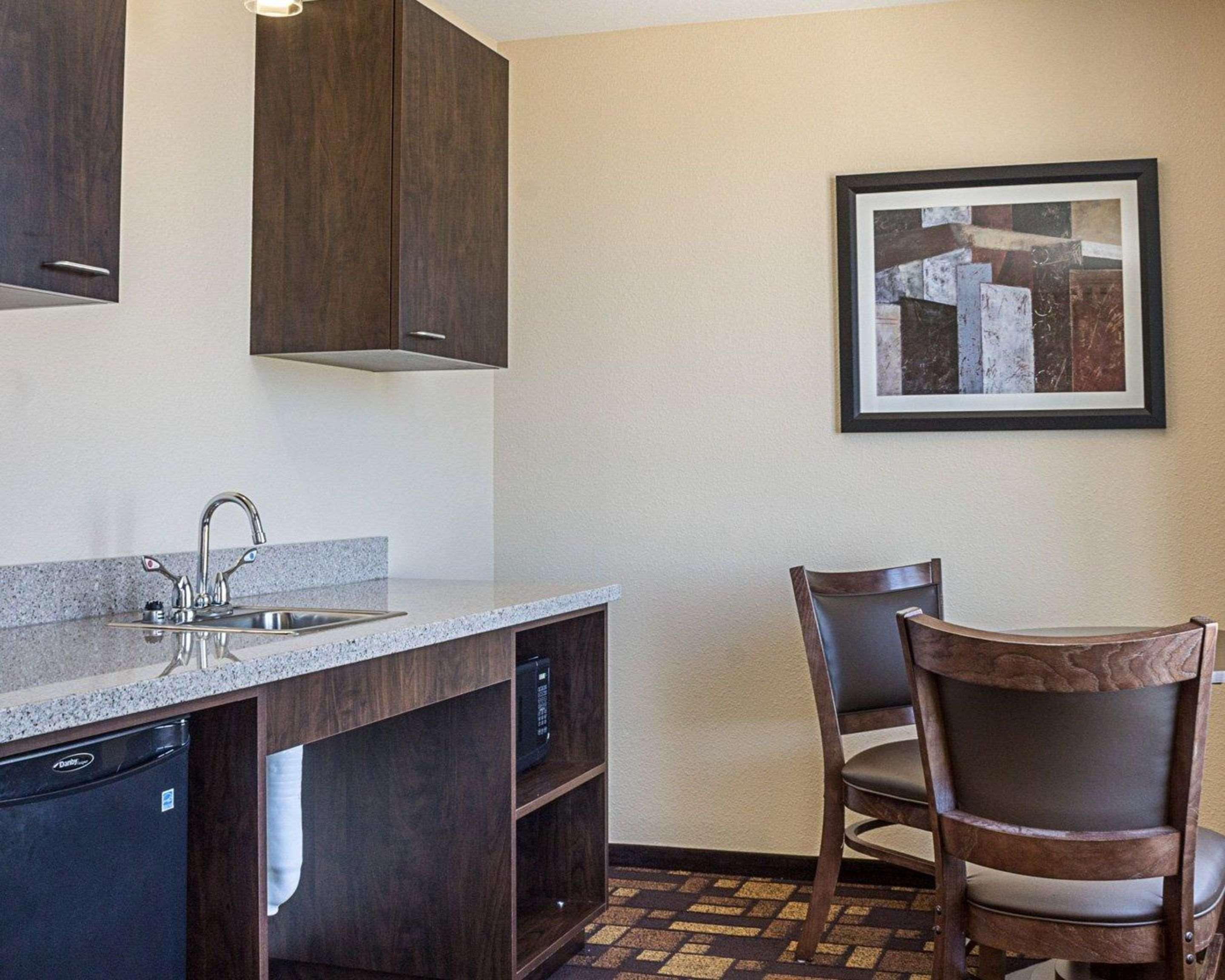 Quality Inn & Suites マイノット エクステリア 写真
