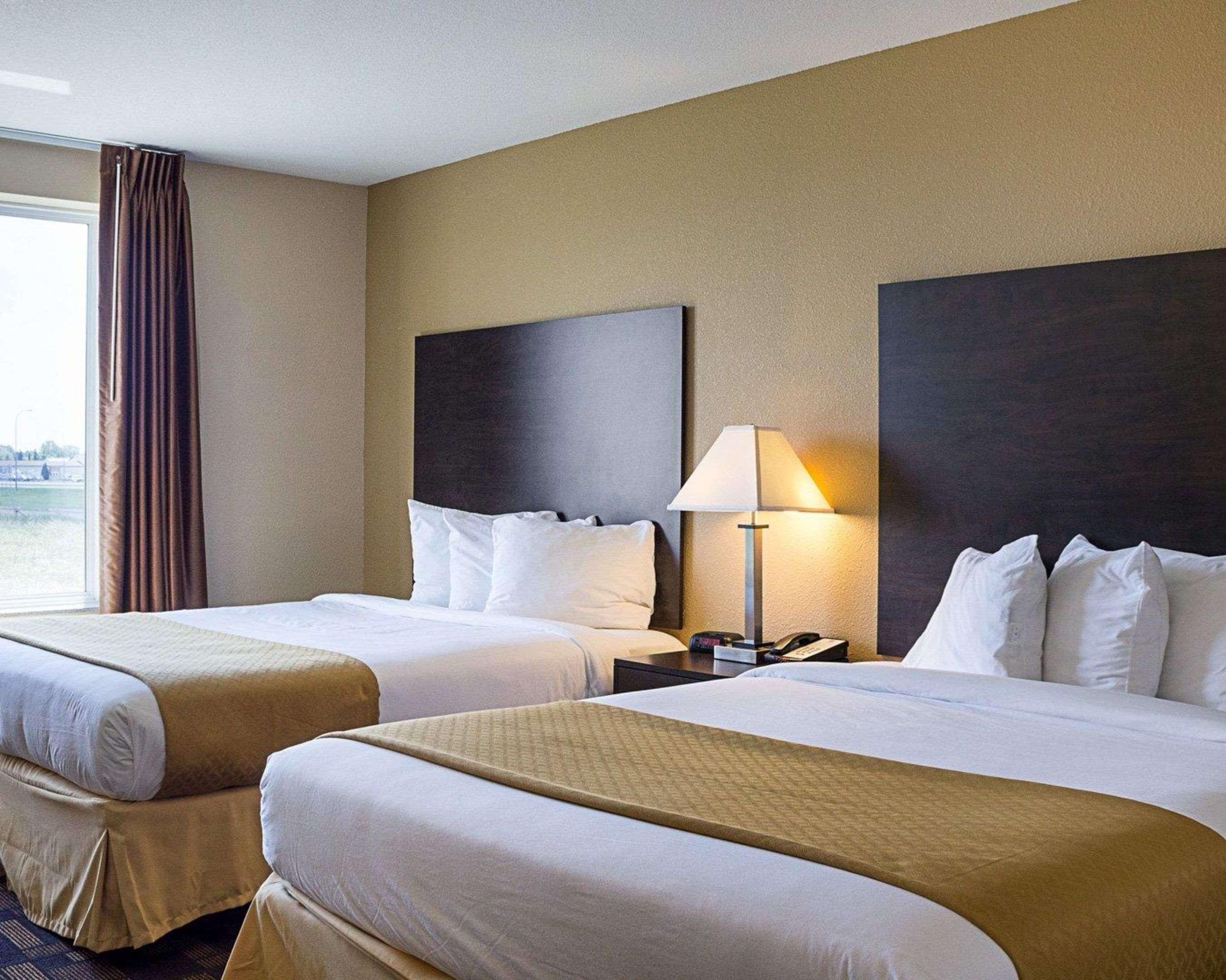 Quality Inn & Suites マイノット エクステリア 写真