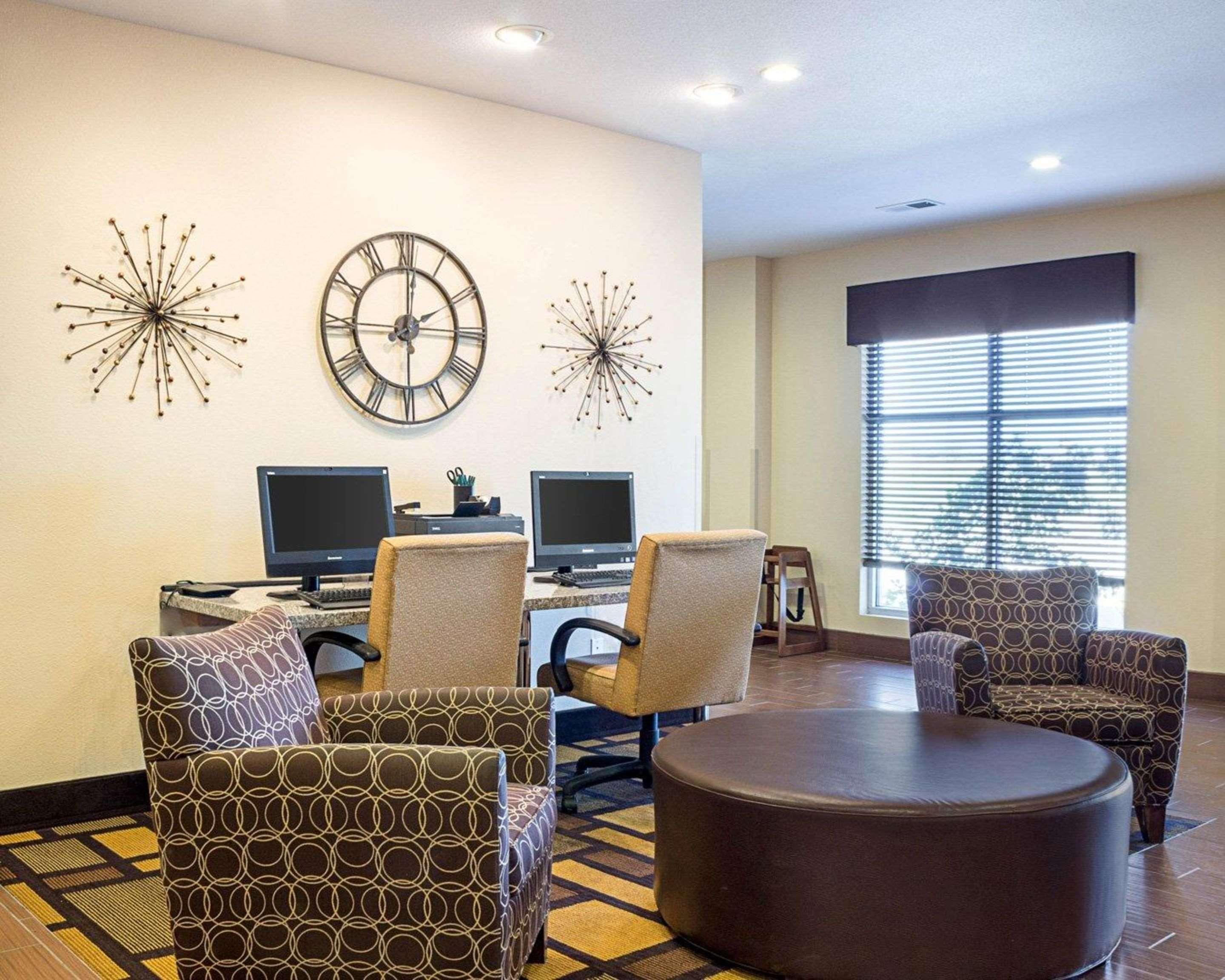 Quality Inn & Suites マイノット エクステリア 写真