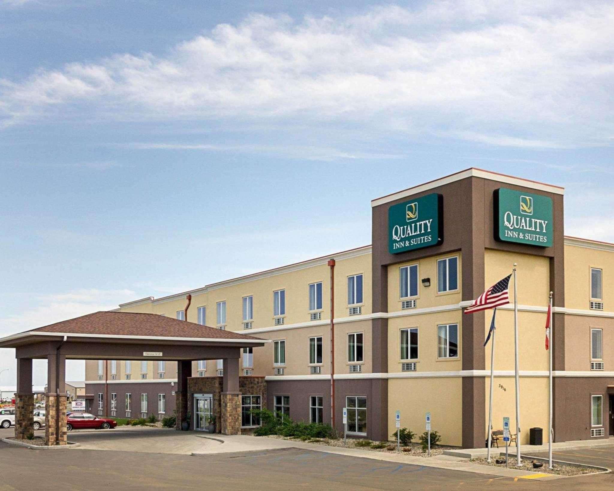 Quality Inn & Suites マイノット エクステリア 写真