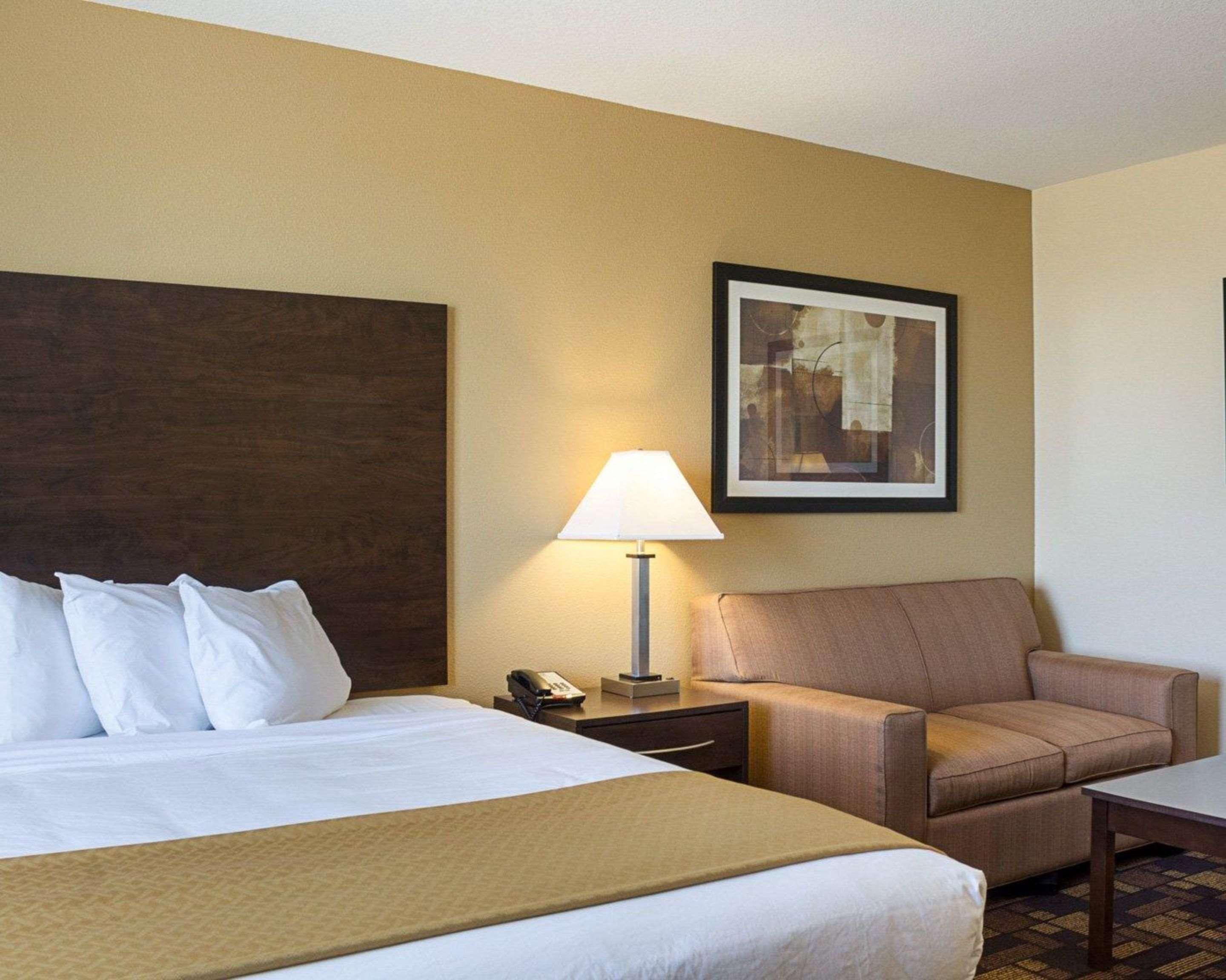 Quality Inn & Suites マイノット エクステリア 写真