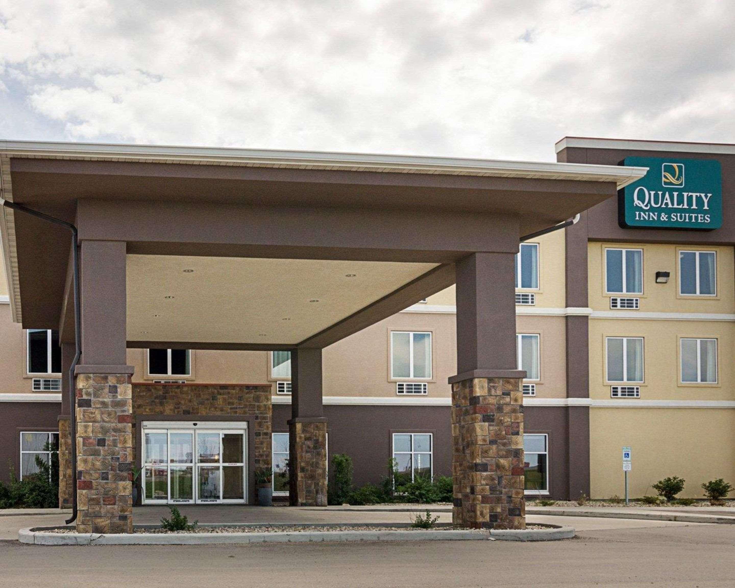 Quality Inn & Suites マイノット エクステリア 写真
