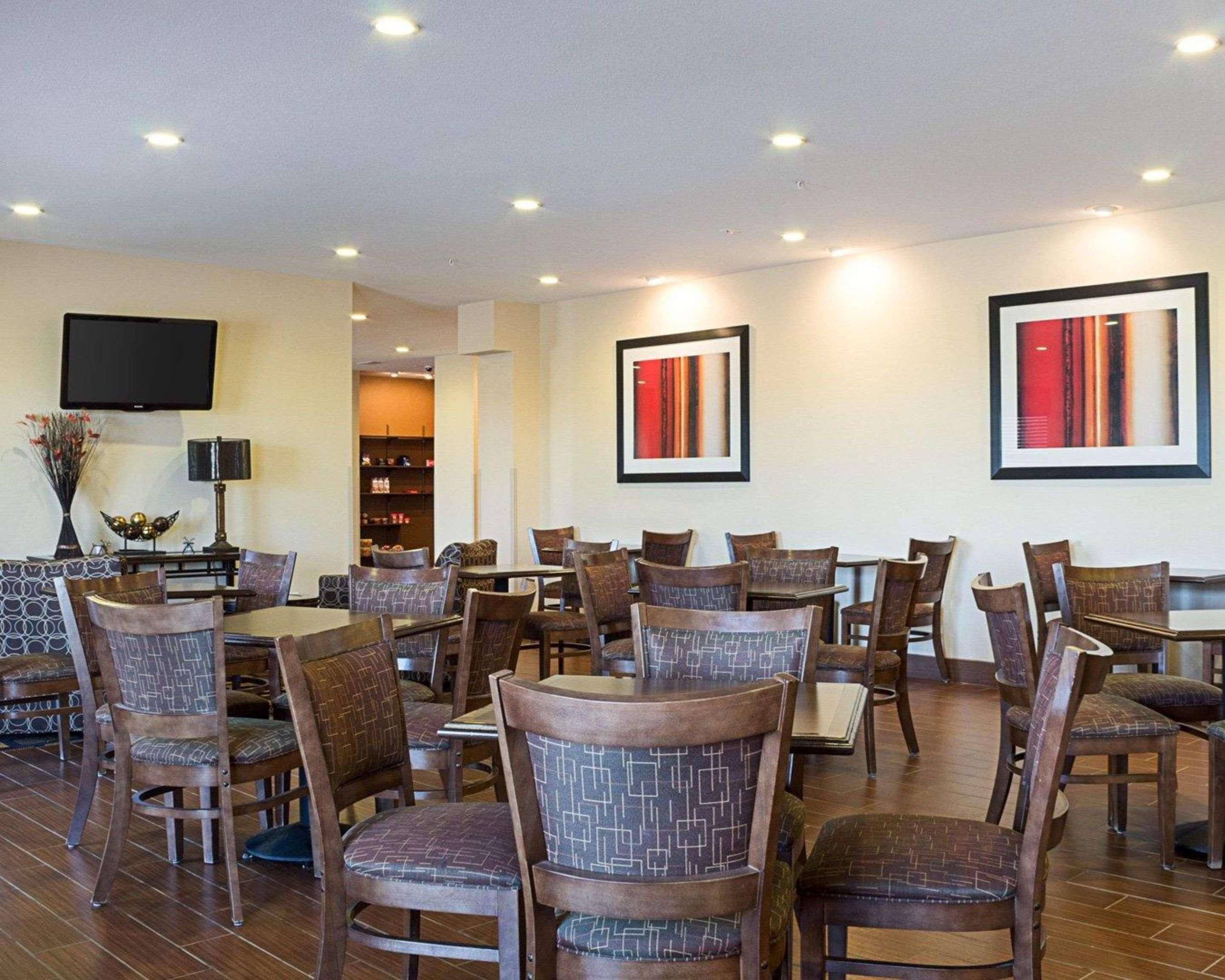 Quality Inn & Suites マイノット エクステリア 写真
