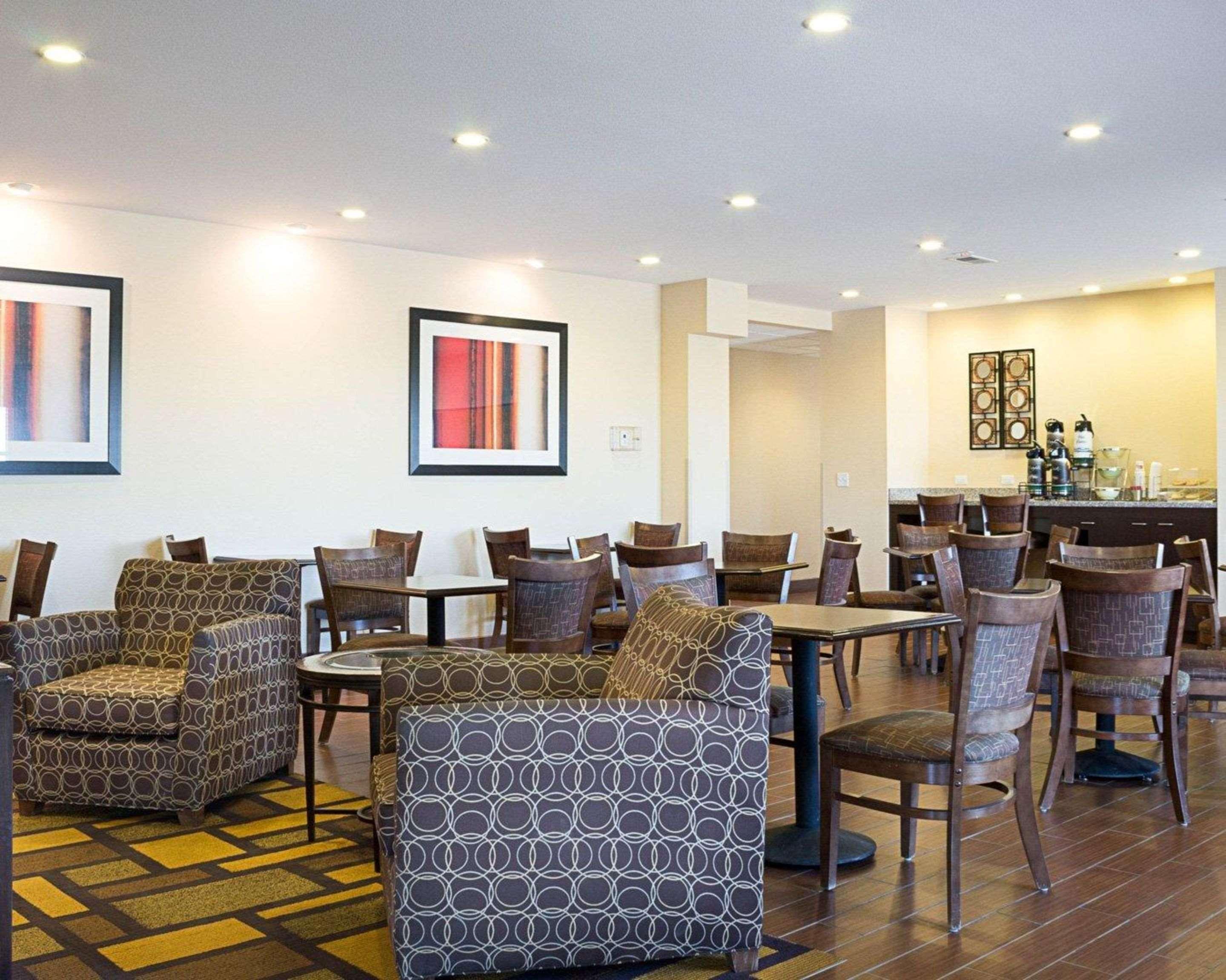 Quality Inn & Suites マイノット エクステリア 写真