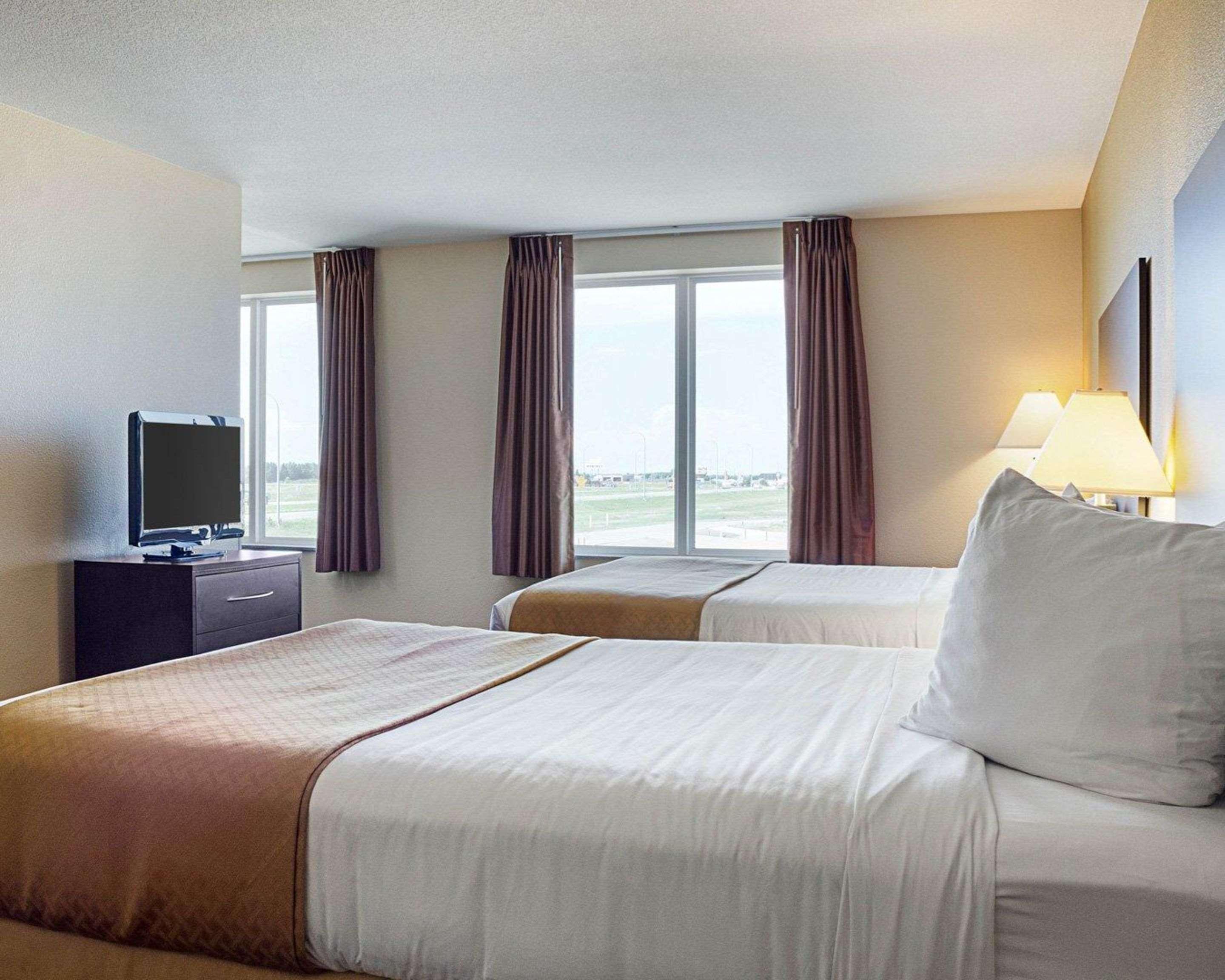 Quality Inn & Suites マイノット エクステリア 写真