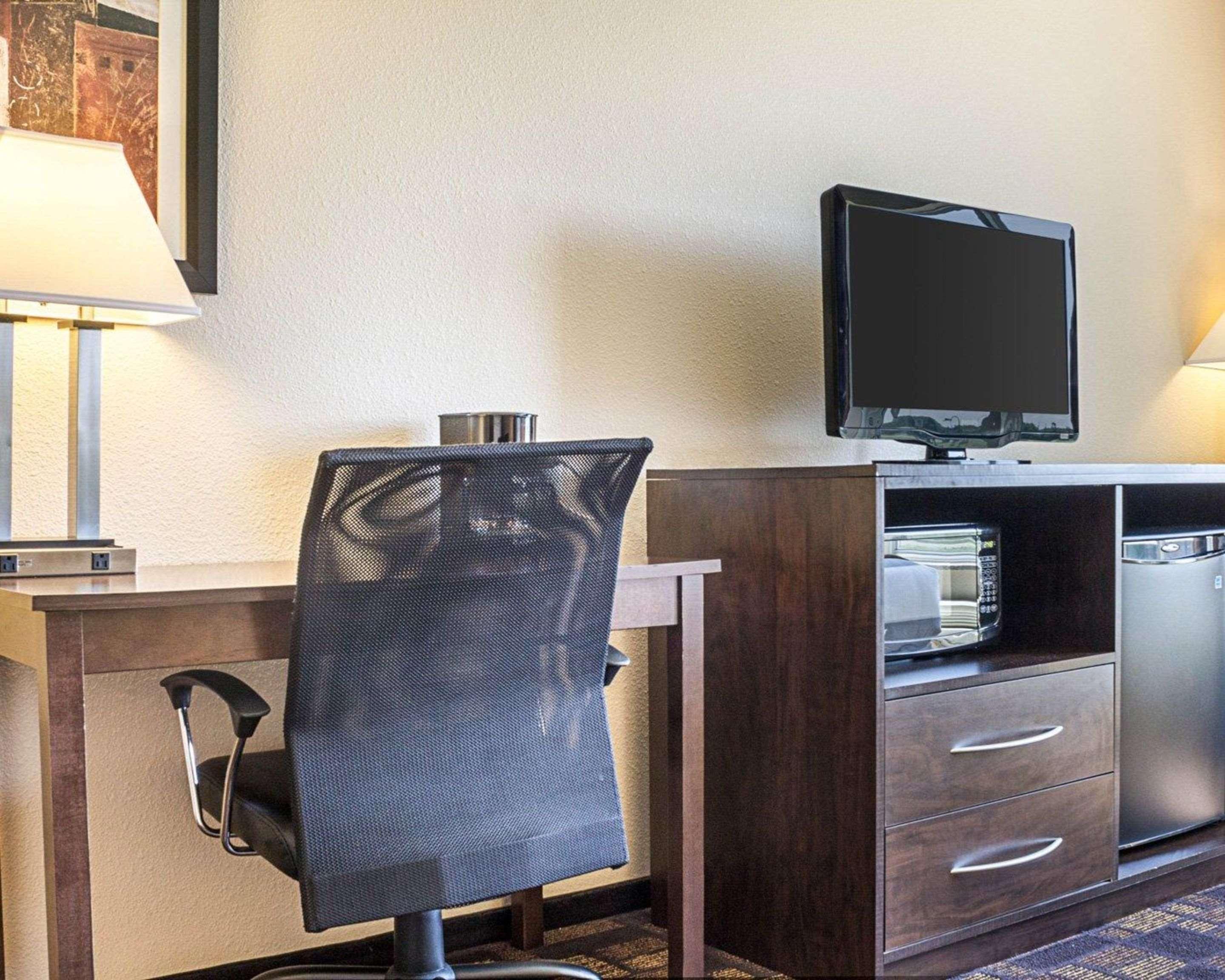 Quality Inn & Suites マイノット エクステリア 写真
