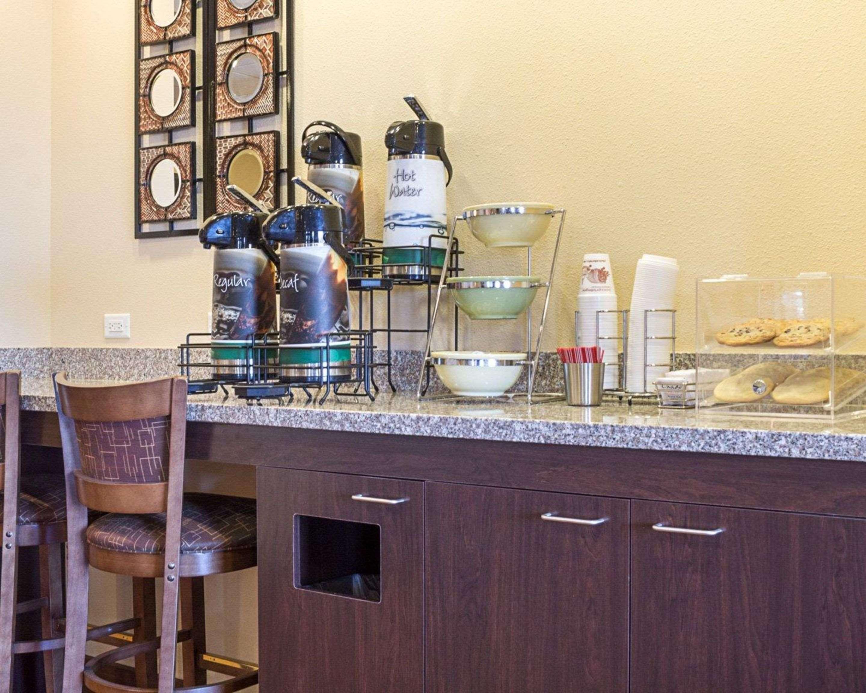 Quality Inn & Suites マイノット エクステリア 写真