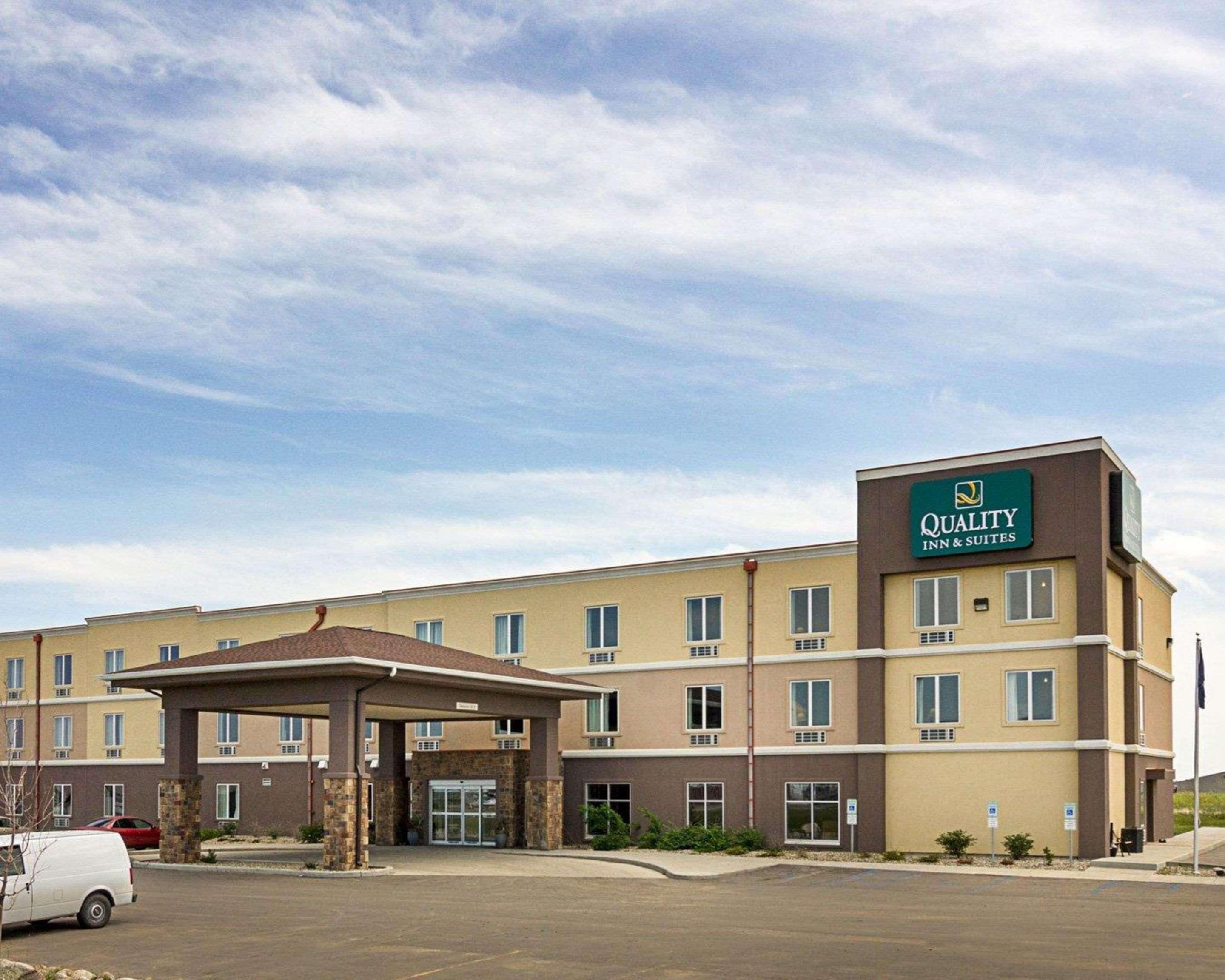 Quality Inn & Suites マイノット エクステリア 写真