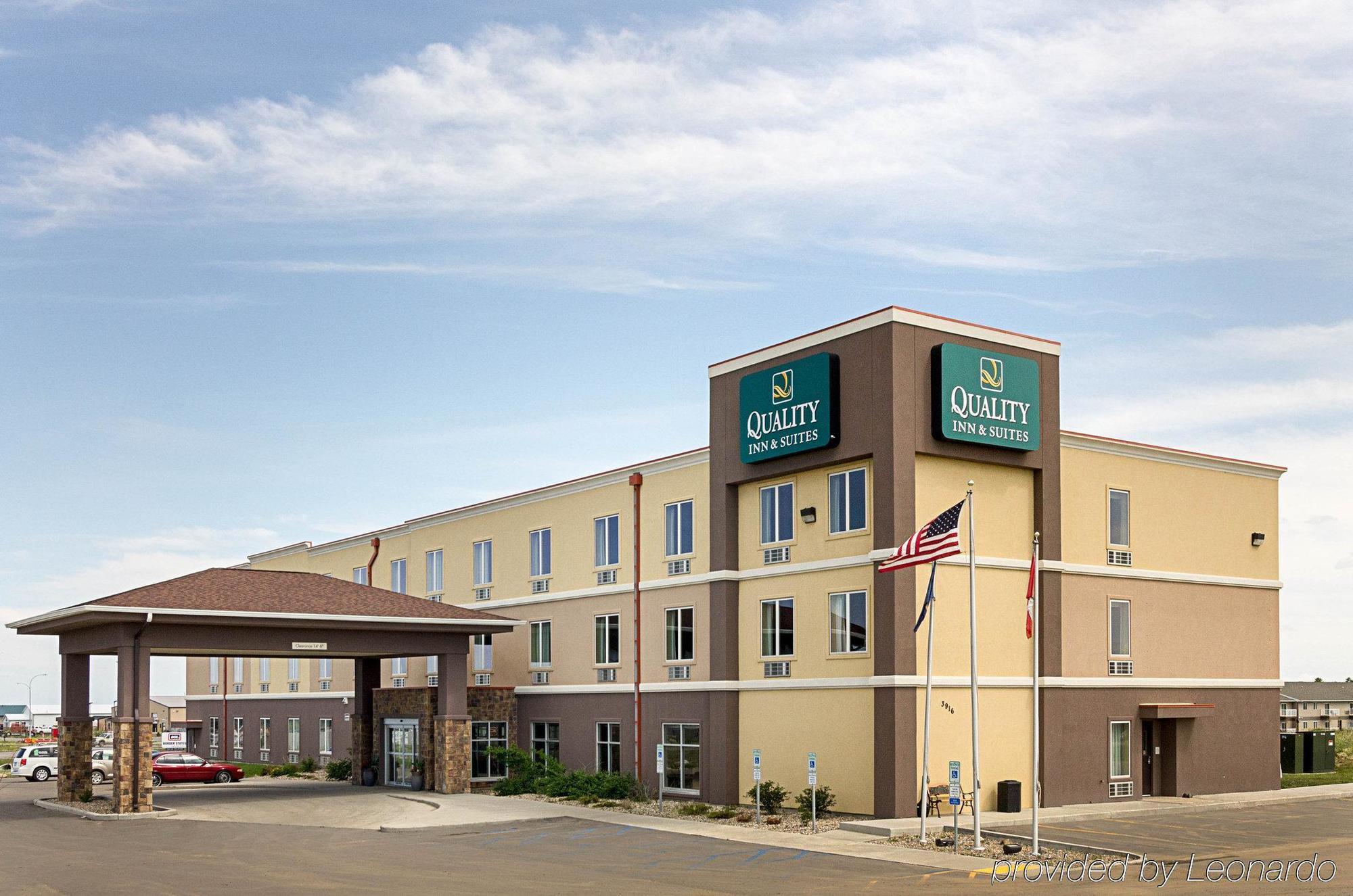 Quality Inn & Suites マイノット エクステリア 写真