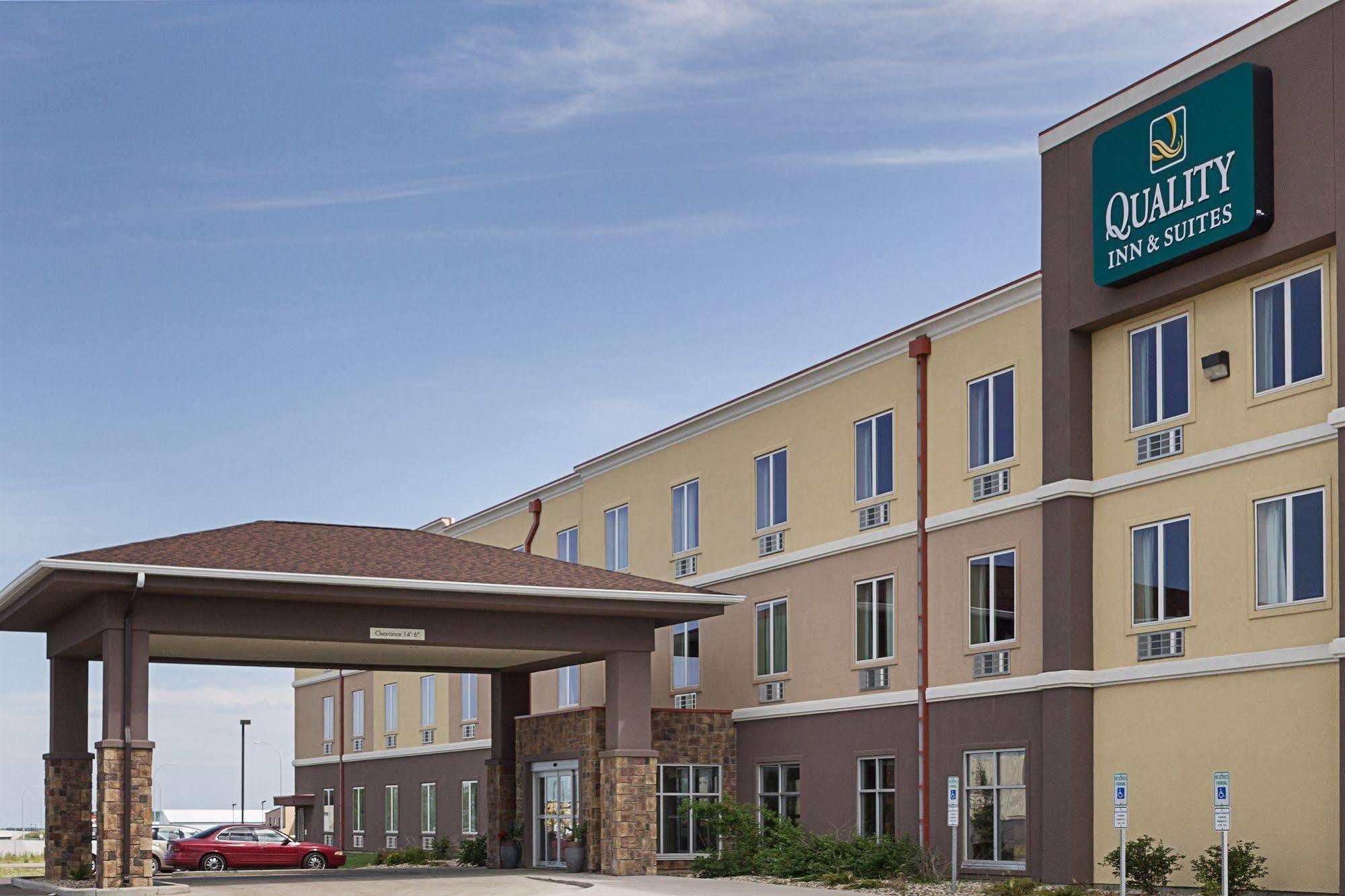 Quality Inn & Suites マイノット エクステリア 写真