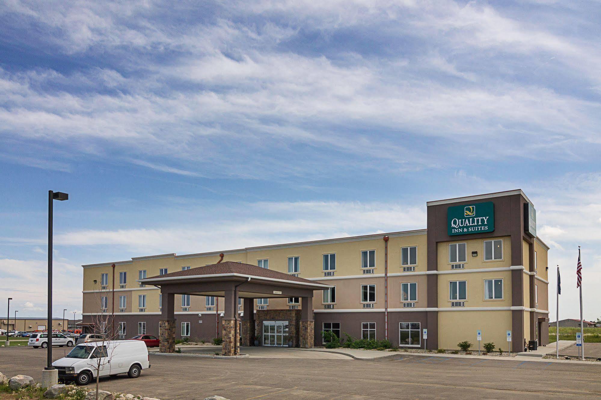 Quality Inn & Suites マイノット エクステリア 写真