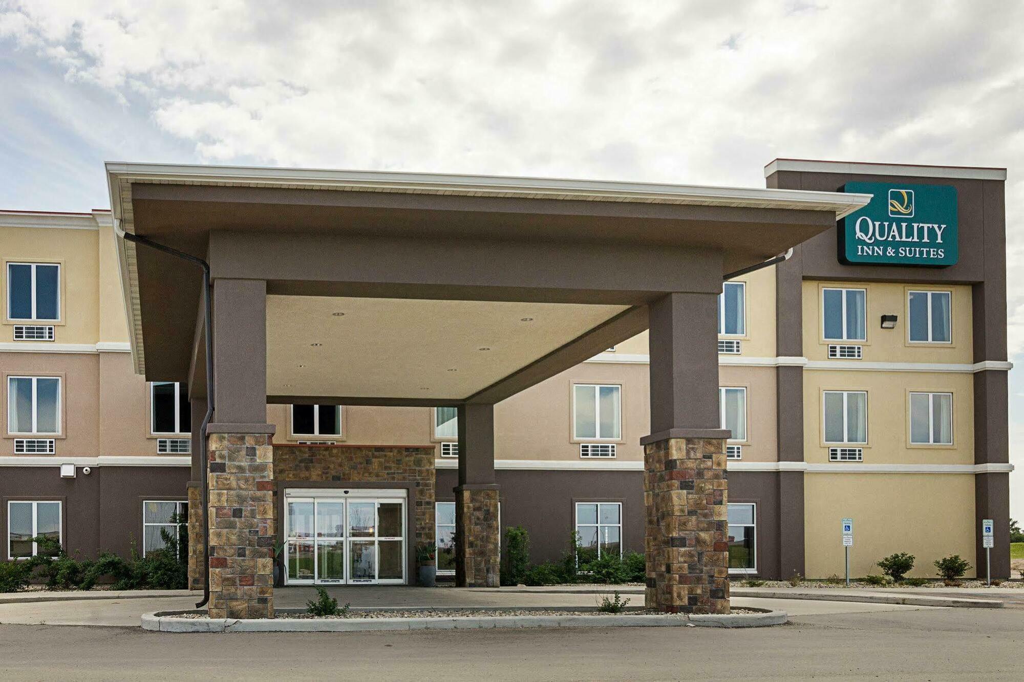 Quality Inn & Suites マイノット エクステリア 写真